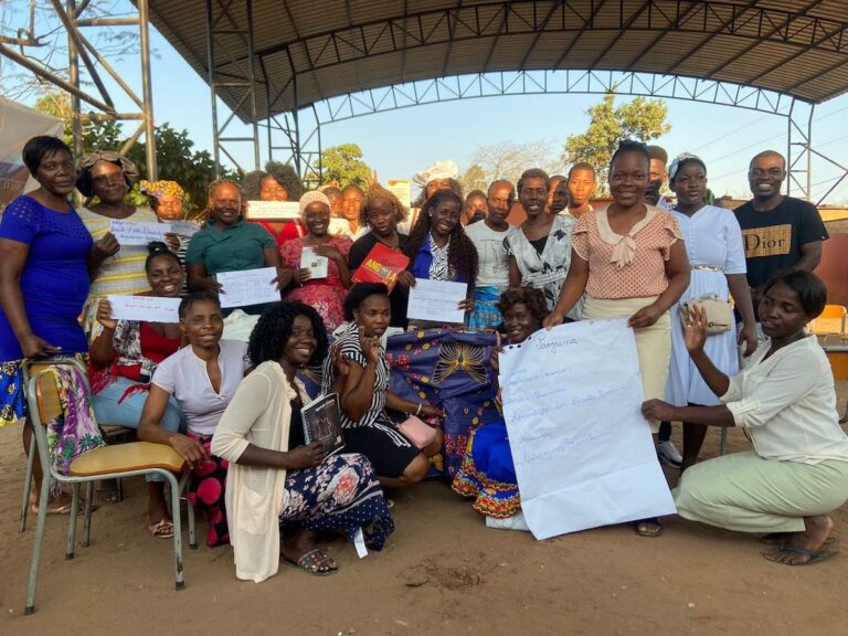 Angola, Luanda - mujeres para mujeres