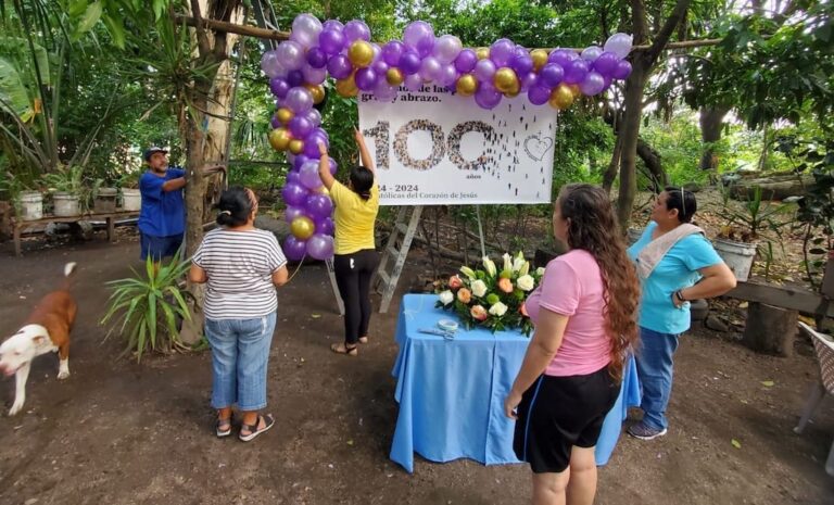 El Salvador también se viste de fiesta y compromiso con los 100 años