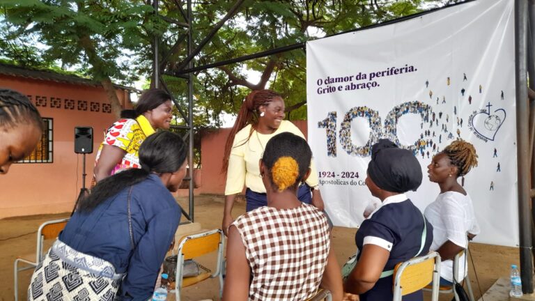 Angola celebra los 100 años