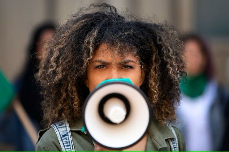 DISCURSOS DE ODIO: UNA AMENAZA PARA LA CONVIVENCIA PACÍFICA
