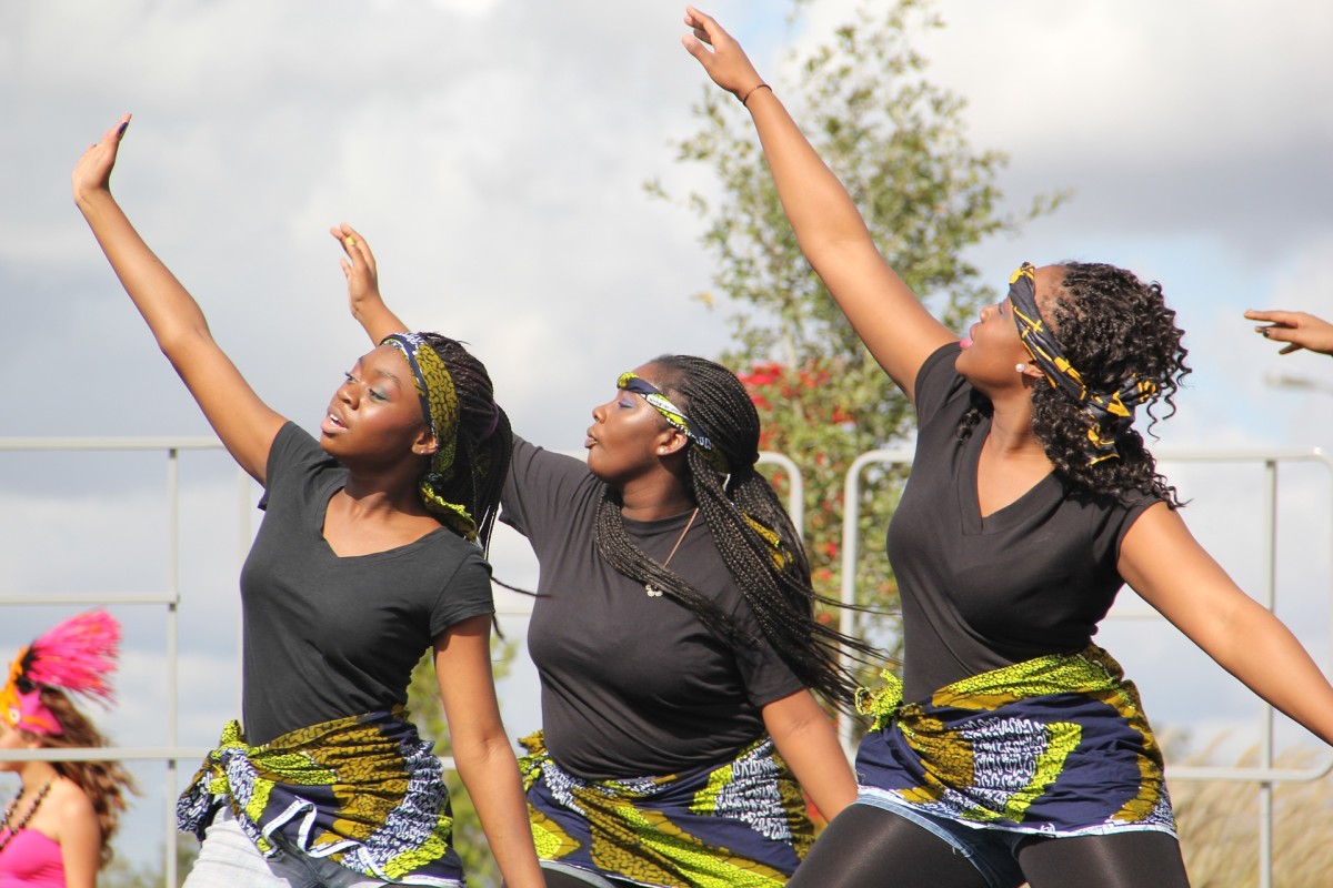ÁFRICA: IDENTIDAD Y MODERNIDAD